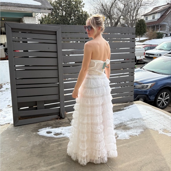 Vintage ruffled wedding gown - Picture 7 of 8